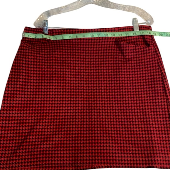 LOFT size 14 petite red and black plaid skirt - Picture 2 of 5